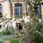 Des Dames 40m2,jardin Fleuri